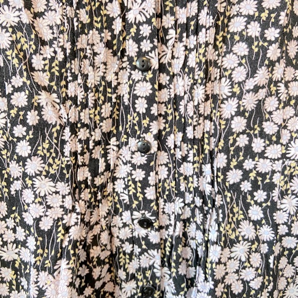 ❌SOLD❌ LC Lauren Conrad Ditsy Floral Blouse - Picture 2 of 3